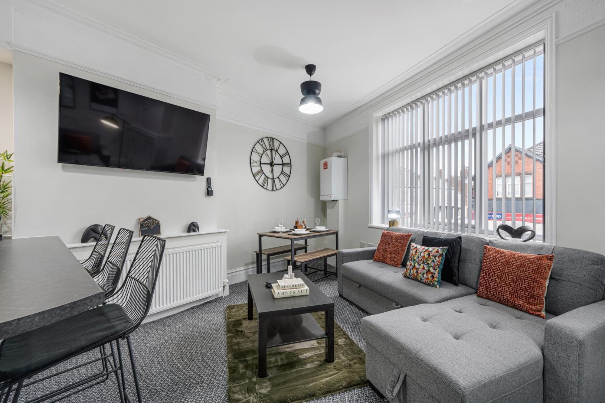 Anfield Cosy Stays - Air Host & Stay - Sleeps 14 Ливерпуль Экстерьер фото