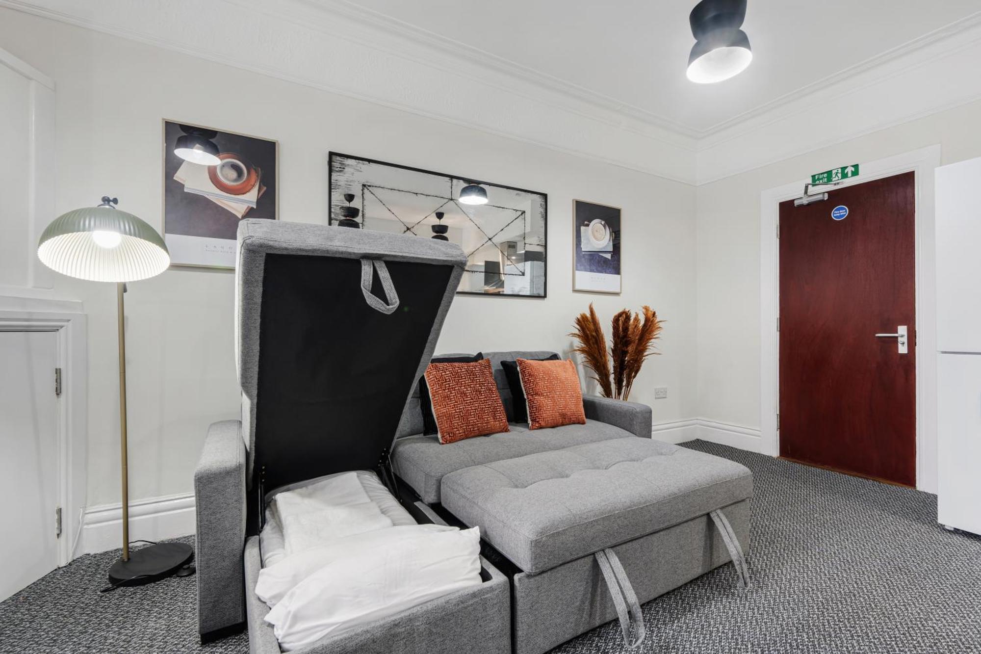 Anfield Cosy Stays - Air Host & Stay - Sleeps 14 Ливерпуль Экстерьер фото