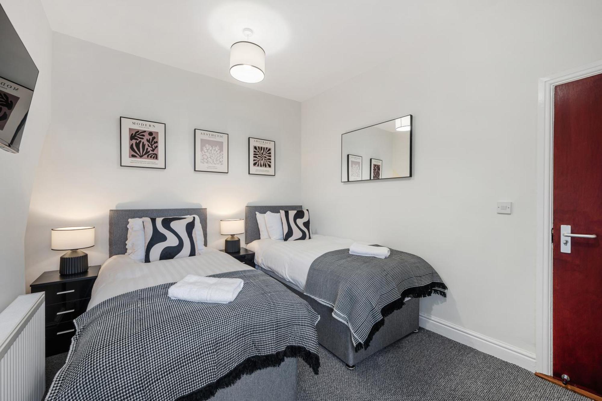 Anfield Cosy Stays - Air Host & Stay - Sleeps 14 Ливерпуль Экстерьер фото