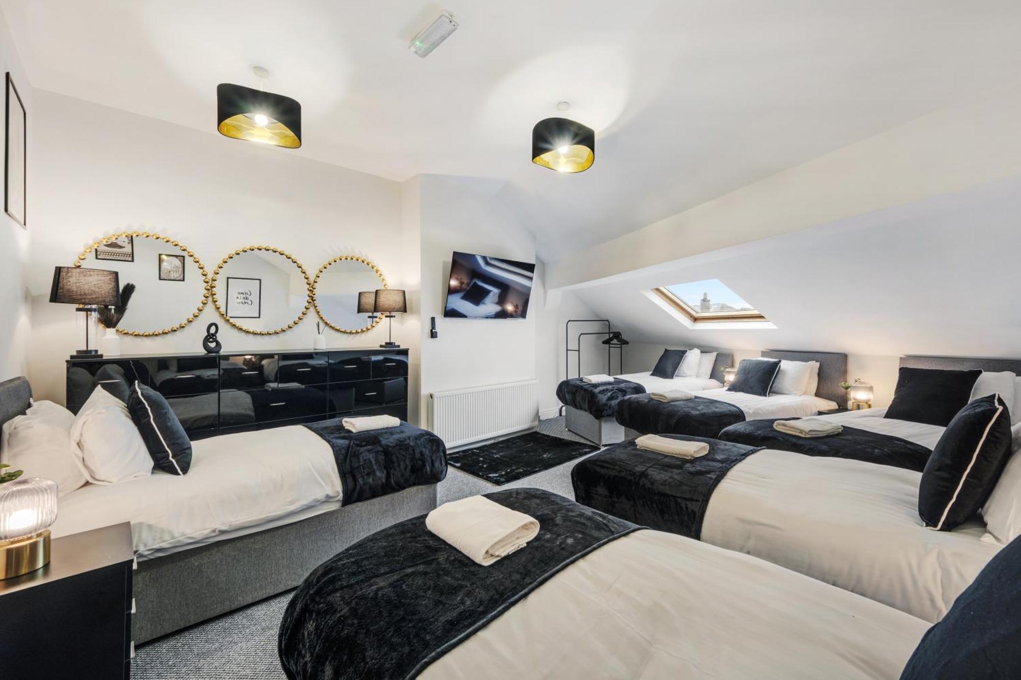 Anfield Cosy Stays - Air Host & Stay - Sleeps 14 Ливерпуль Экстерьер фото