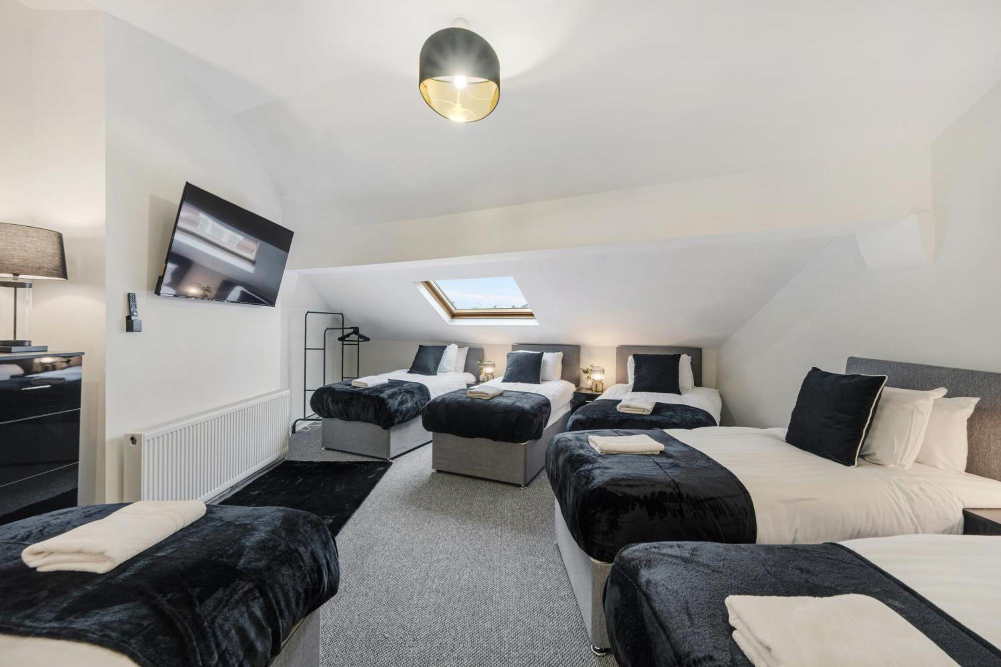 Anfield Cosy Stays - Air Host & Stay - Sleeps 14 Ливерпуль Экстерьер фото