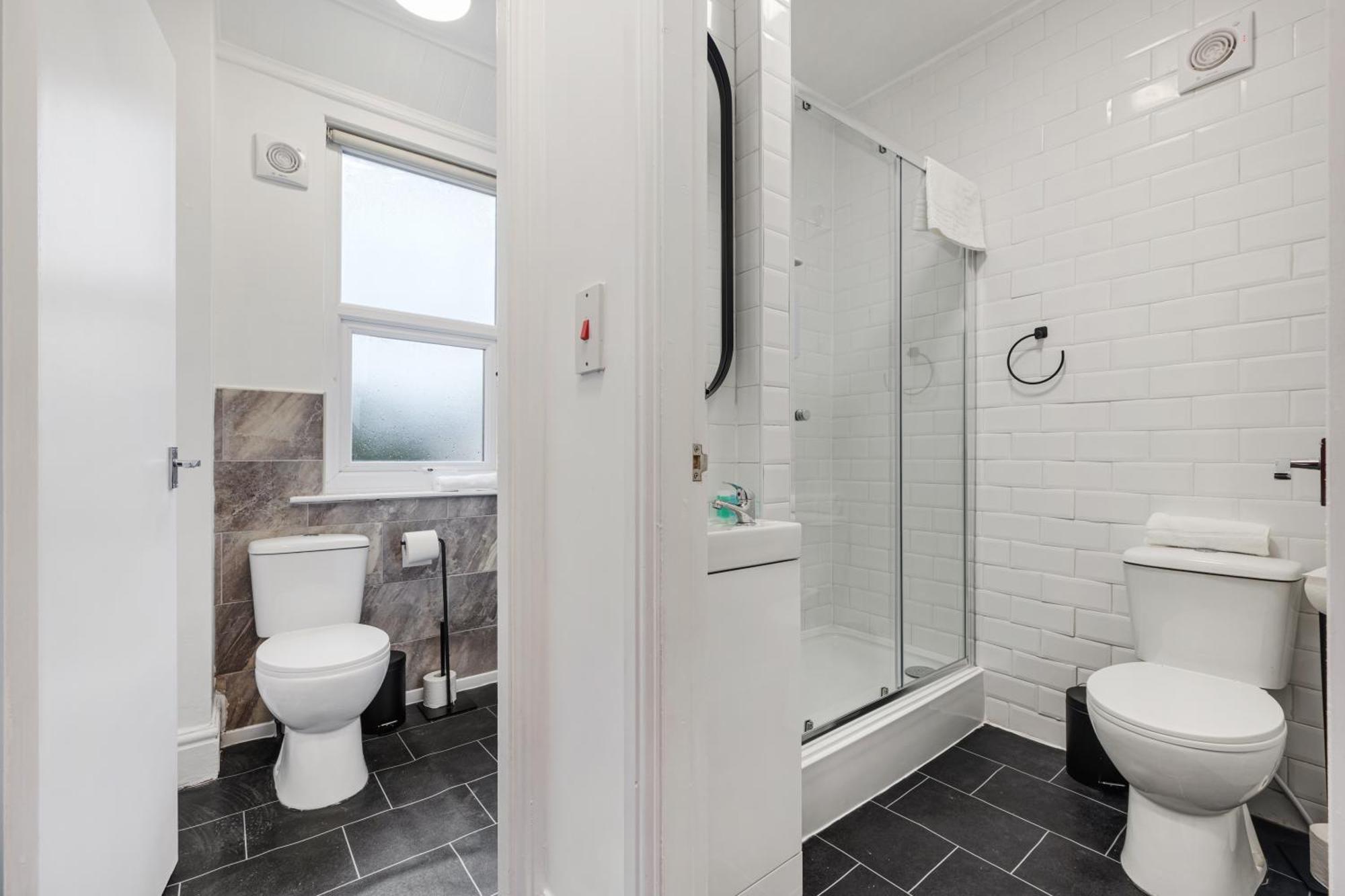 Anfield Cosy Stays - Air Host & Stay - Sleeps 14 Ливерпуль Экстерьер фото
