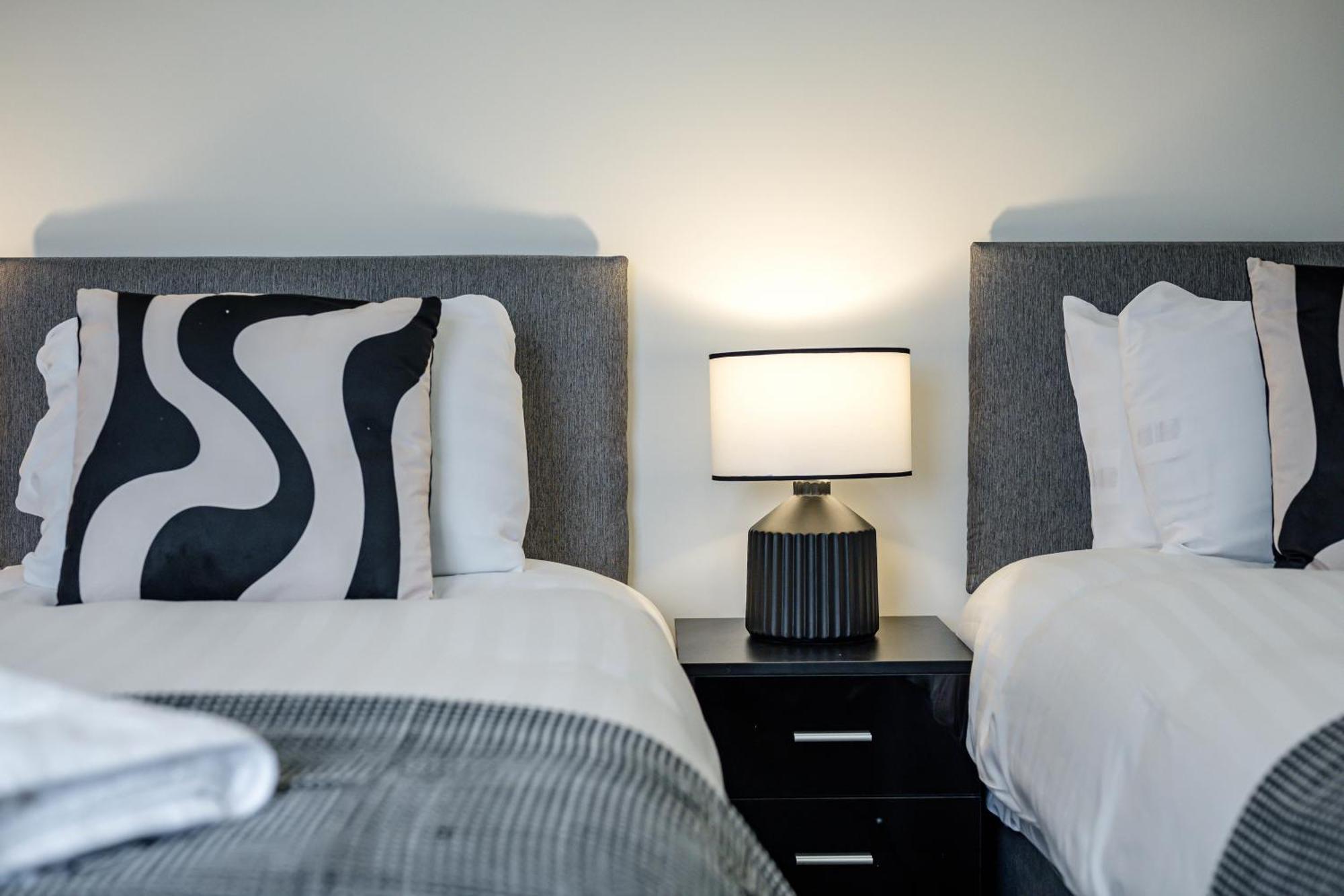 Anfield Cosy Stays - Air Host & Stay - Sleeps 14 Ливерпуль Экстерьер фото