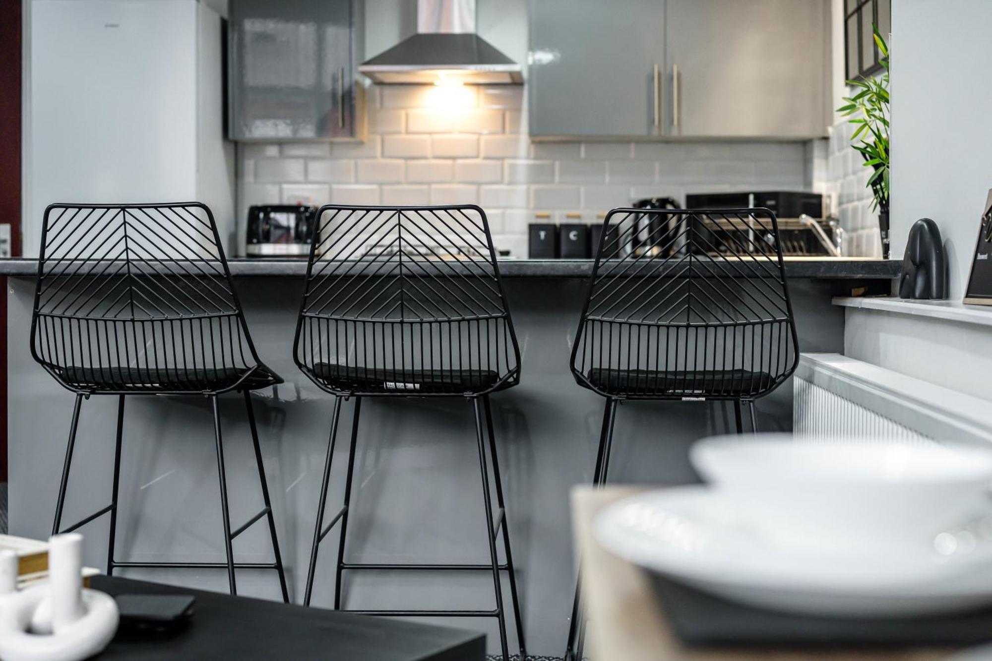 Anfield Cosy Stays - Air Host & Stay - Sleeps 14 Ливерпуль Экстерьер фото