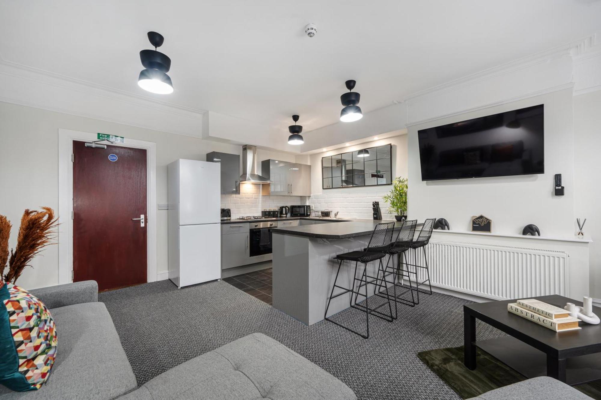 Anfield Cosy Stays - Air Host & Stay - Sleeps 14 Ливерпуль Экстерьер фото