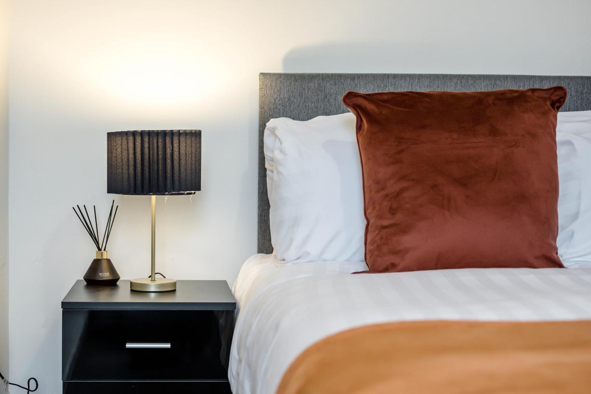 Anfield Cosy Stays - Air Host & Stay - Sleeps 14 Ливерпуль Экстерьер фото