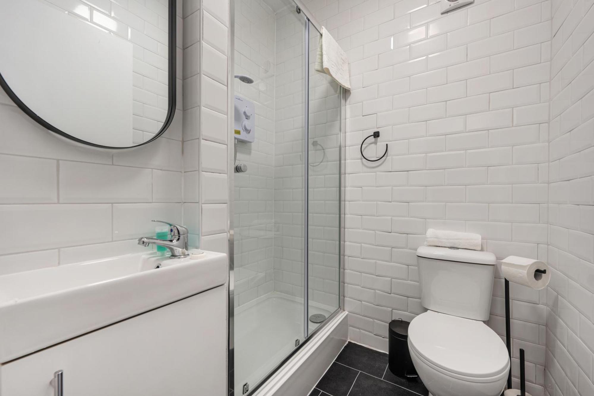 Anfield Cosy Stays - Air Host & Stay - Sleeps 14 Ливерпуль Экстерьер фото