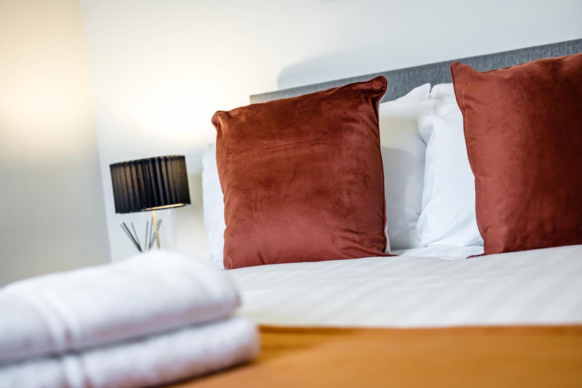 Anfield Cosy Stays - Air Host & Stay - Sleeps 14 Ливерпуль Экстерьер фото