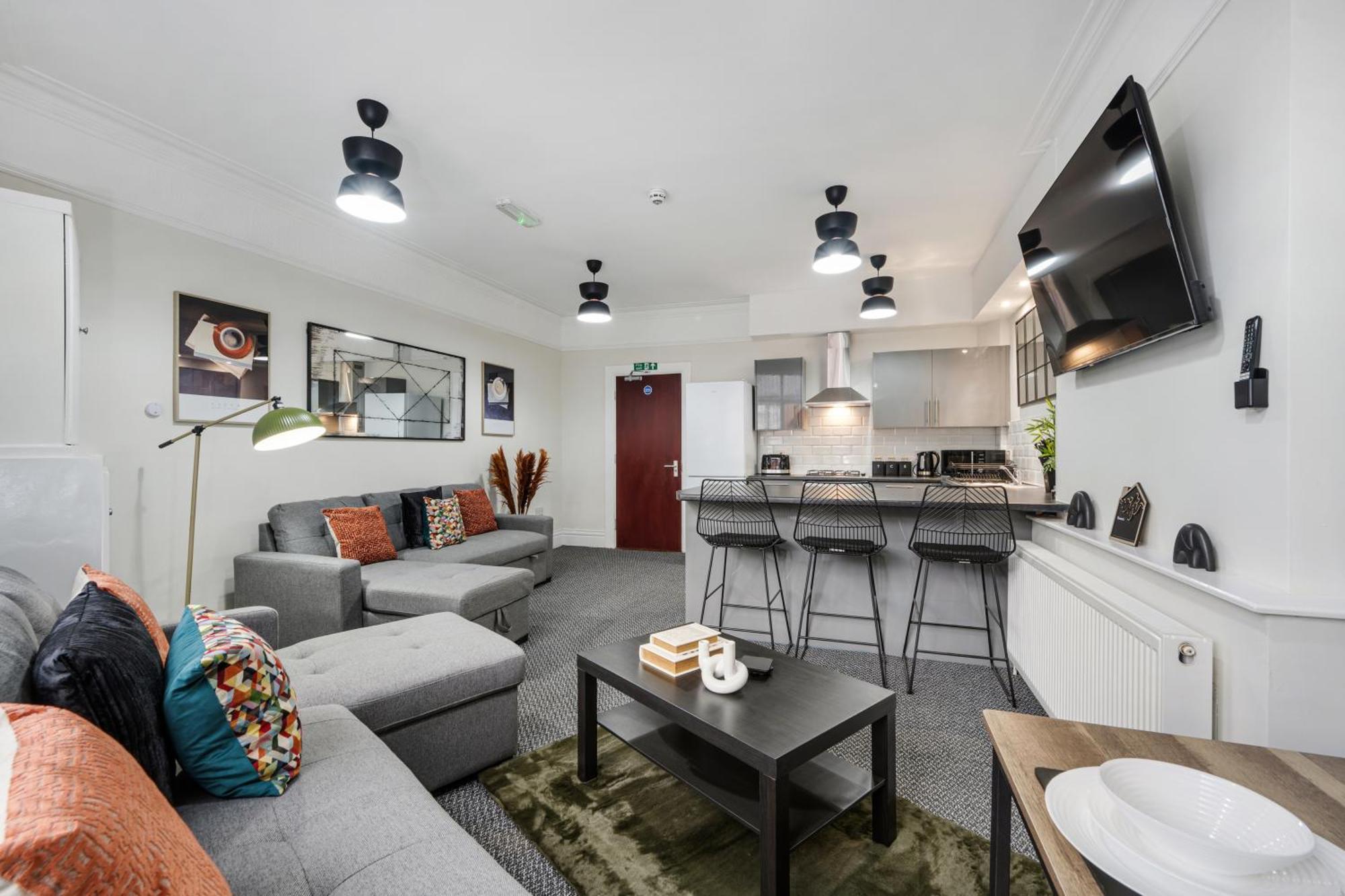 Anfield Cosy Stays - Air Host & Stay - Sleeps 14 Ливерпуль Экстерьер фото