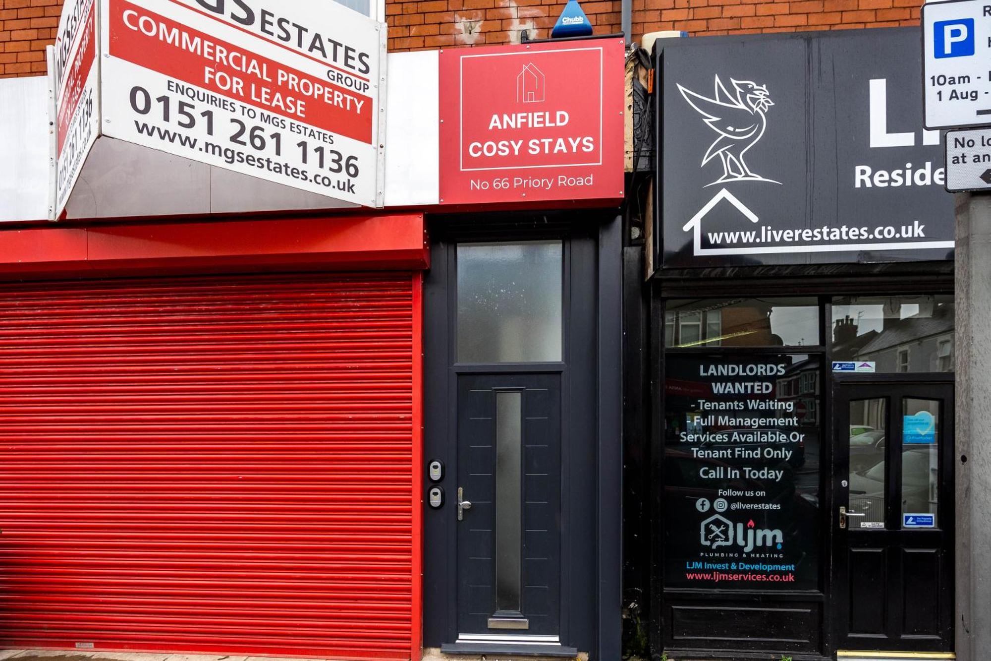 Anfield Cosy Stays - Air Host & Stay - Sleeps 14 Ливерпуль Экстерьер фото